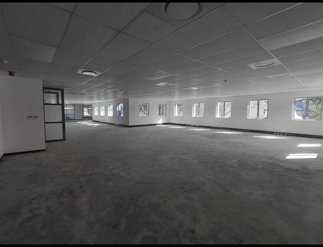 1,014M² OFFICE TO LET IN BRYANSTON